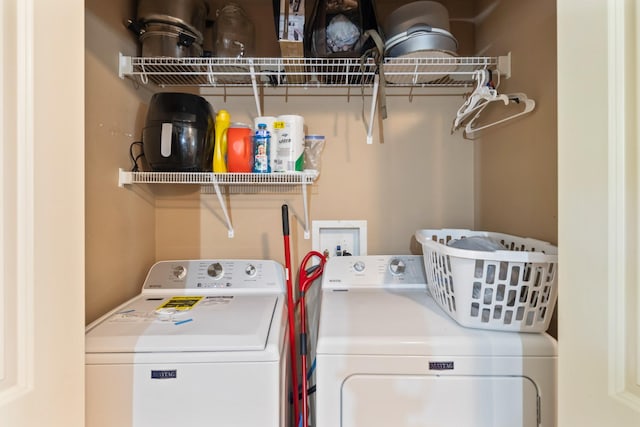4034 6th Ave, Des Moines, IA 50313 - washroom featuring independent washer and dryer