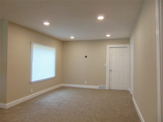 2340 Des Moines St, Des Moines, IA 50317 - unfurnished room featuring recessed lighting and light colored carpet