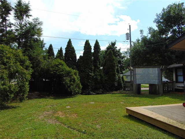 2340 Des Moines St, Des Moines, IA 50317 - view of yard featuring a wooden deck