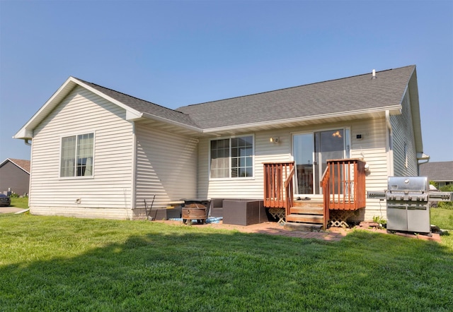 2609 Eagle Point Ct, Des Moines, IA 50320 - back of house with a yard, a deck, and roof with shingles