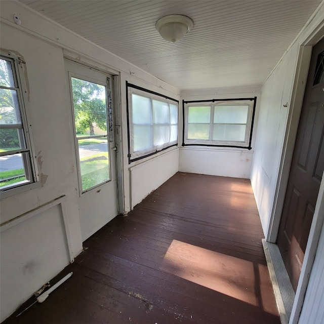 3901 3rd St, Des Moines, IA 50313 - view of unfurnished sunroom
