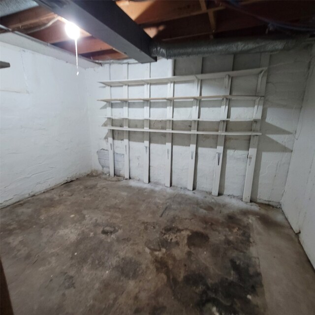 3901 3rd St, Des Moines, IA 50313 - view of unfinished below grade area