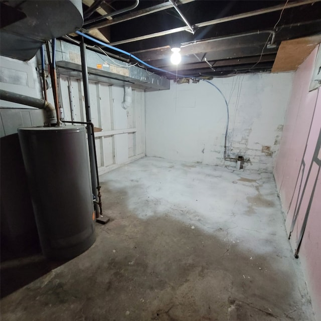 3901 3rd St, Des Moines, IA 50313 - unfinished basement with gas water heater