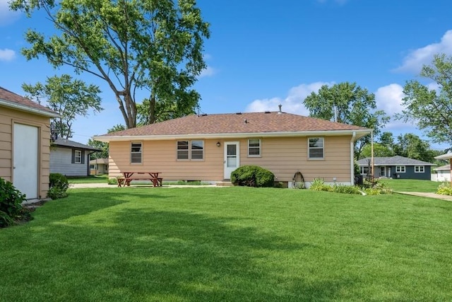 7210 Beechwood Dr, Urbandale, IA 50322 - rear view of property featuring a yard