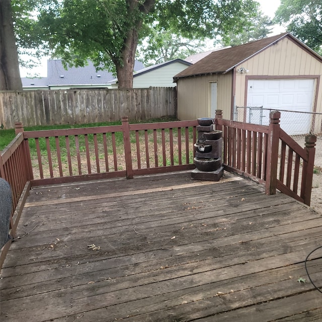 3224 SW 13th Pl, Des Moines, IA 50315 - wooden terrace featuring a fenced backyard and a detached garage