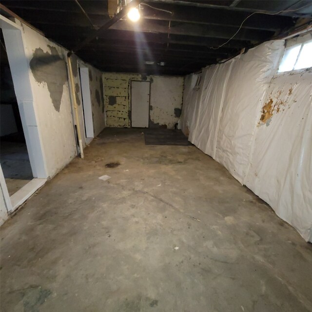 3224 SW 13th Pl, Des Moines, IA 50315 - view of basement