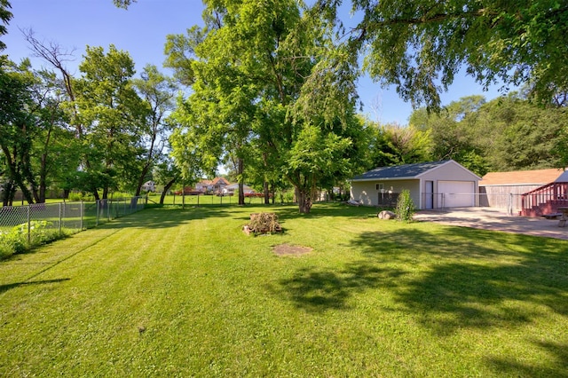 5910 Tonka Ave, Des Moines, IA 50312 - view of yard featuring an outbuilding and a detached garage