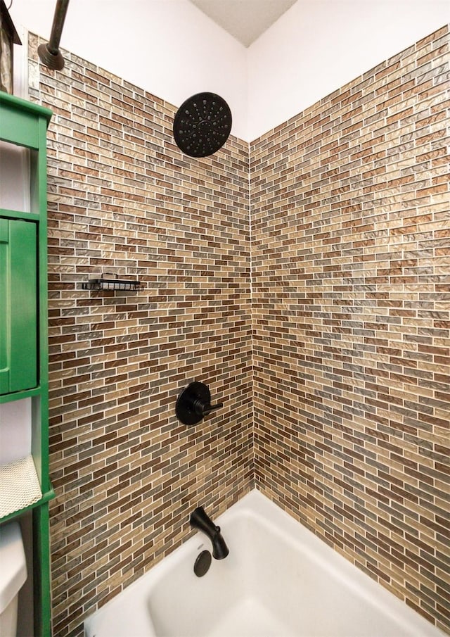 5910 Tonka Ave, Des Moines, IA 50312 - full bathroom with washtub / shower combination