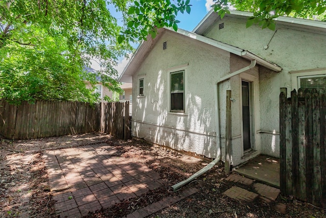 802 Fulton Dr, Des Moines, IA 50315 - view of patio / terrace
