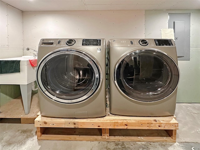 2814 Chicago Ave, Des Moines, IA 50317 - laundry room featuring washing machine and clothes dryer and electric panel