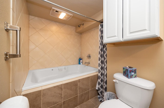 5030 Oakcreek Dr, Norwalk, IA 50211 - full bath with toilet and tiled shower / bath combo