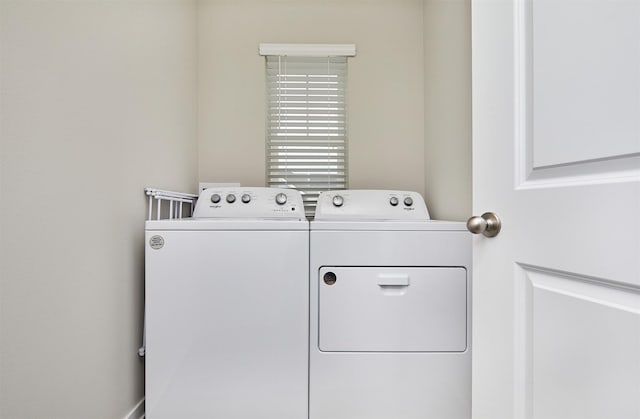4727 170th Pl, Urbandale, IA 50323 - laundry room featuring washer and clothes dryer