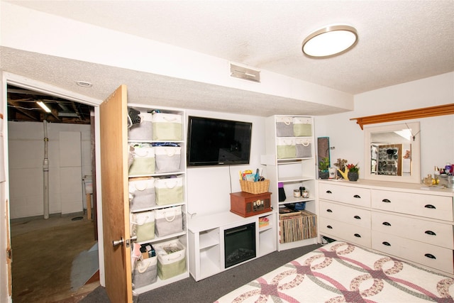 500 Scandia Ave, Des Moines, IA 50315 - bedroom with a textured ceiling