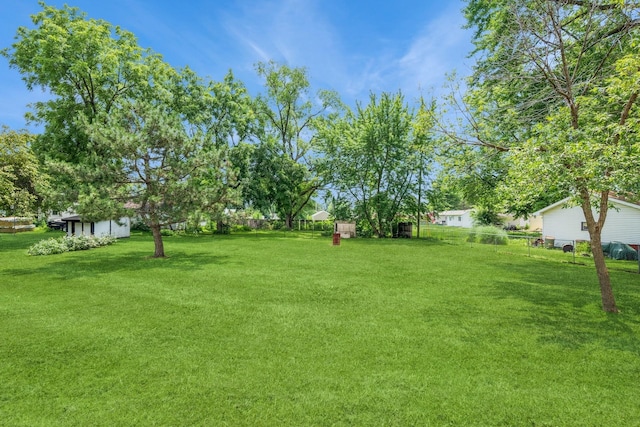 4326 E Washburn Rd, Waterloo, IA 50702 - view of yard