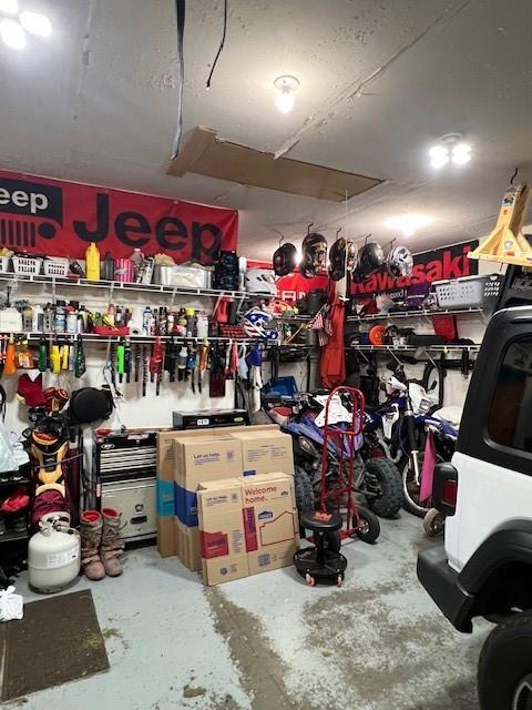 4806 Waller St, Ames, IA 50014 - garage with a workshop area
