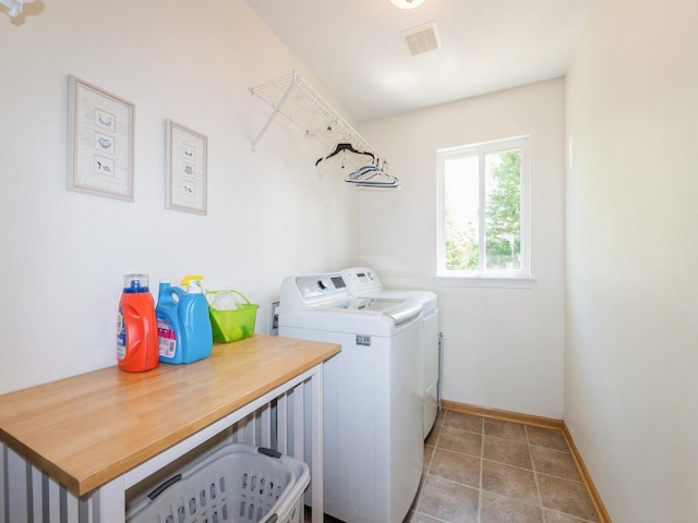 705 SE Whitetail Ln, Waukee, IA 50263 - laundry room with washing machine and dryer and baseboards