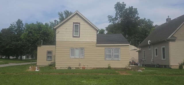 1924 4th St, Perry, IA 50220 - rear view of property with a yard