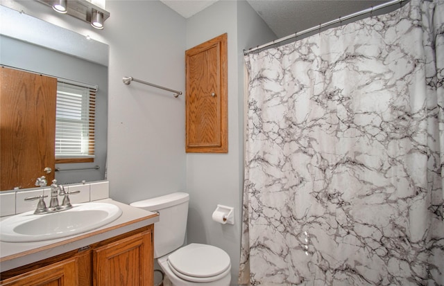 5420 SW 13th St, Des Moines, IA 50315 - full bath featuring vanity and a shower with shower curtain