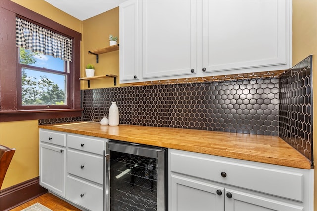 658 20th St, Des Moines, IA 50314 - indoor dry bar with wine cooler and decorative backsplash