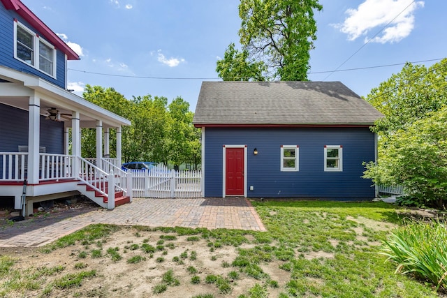 658 20th St, Des Moines, IA 50314 - view of yard featuring a ceiling fan and covered porch