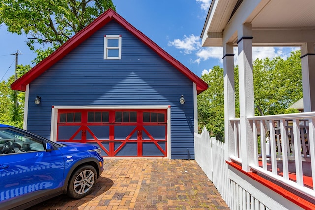 658 20th St, Des Moines, IA 50314 - view of garage