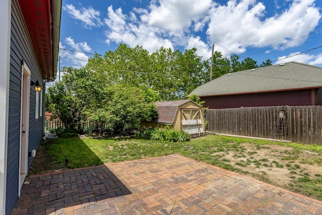 658 20th St, Des Moines, IA 50314 - fenced backyard with a patio and a storage unit