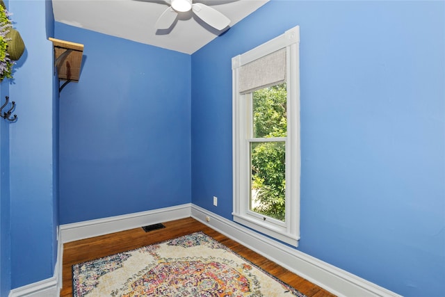 658 20th St, Des Moines, IA 50314 - unfurnished room featuring wood finished floors and ceiling fan