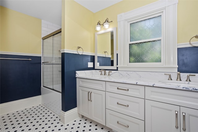658 20th St, Des Moines, IA 50314 - full bath with double vanity and bath / shower combo with glass door