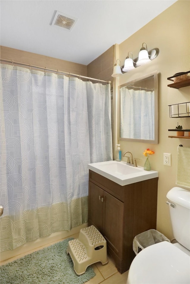 618 Arthur Ave, Des Moines, IA 50313 - bathroom with vanity, curtained shower, and tile patterned floors
