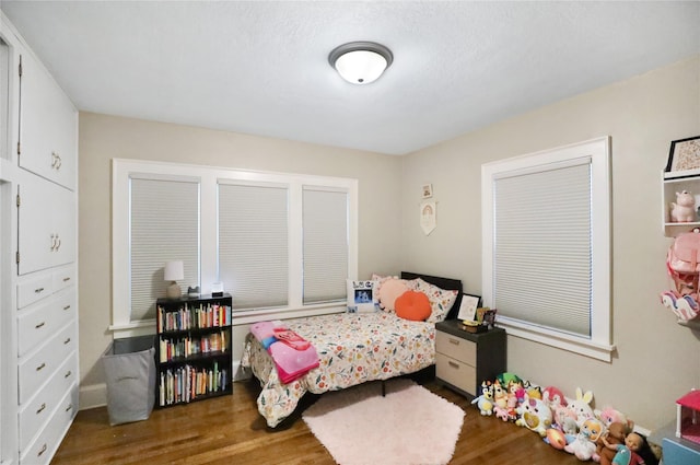 618 Arthur Ave, Des Moines, IA 50313 - bedroom with wood finished floors