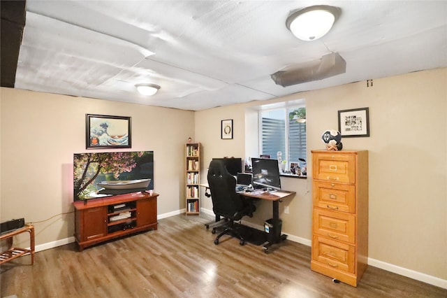 618 Arthur Ave, Des Moines, IA 50313 - office with wood finished floors and baseboards