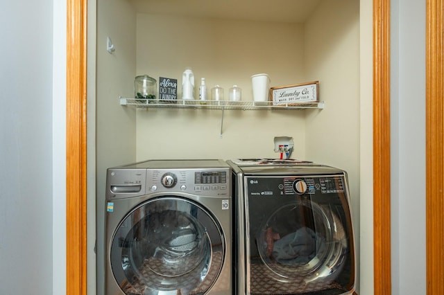 550 25th St SE, Altoona, IA 50009 - washroom with washing machine and dryer
