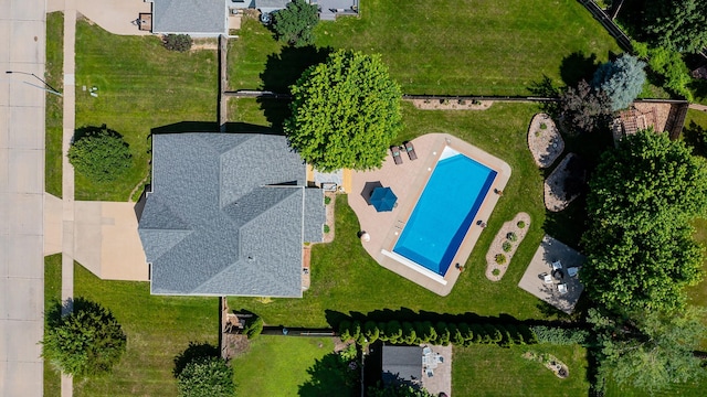 2507 135th St, Urbandale, IA 50323 - bird's eye view of a pool area