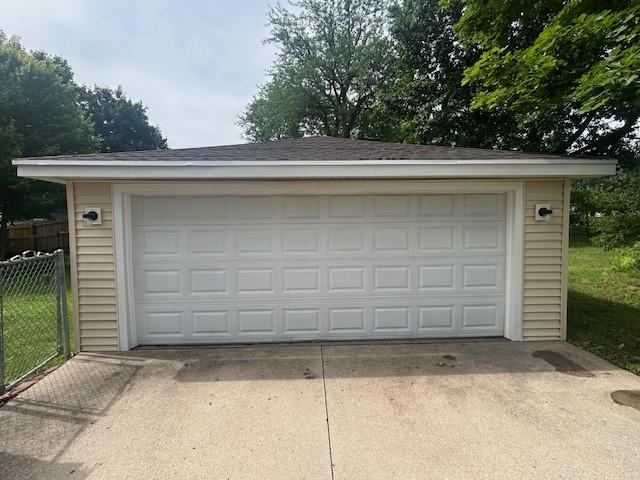 3412 Crestmoor Pl, Des Moines, IA 50310 - view of detached garage