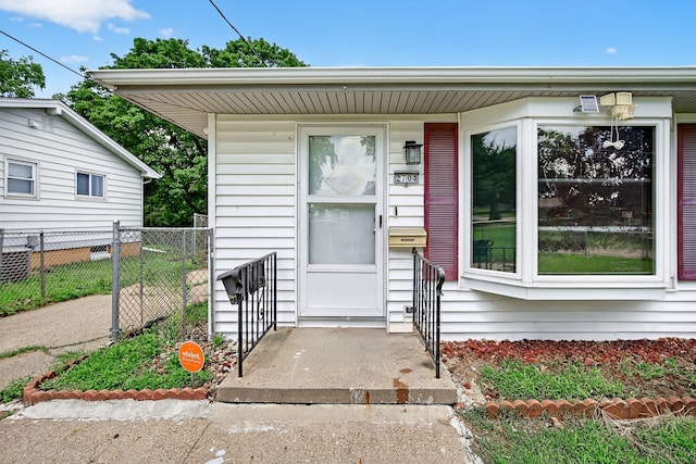 2704 Wedgewood Rd, Des Moines, IA 50317 - entrance to property
