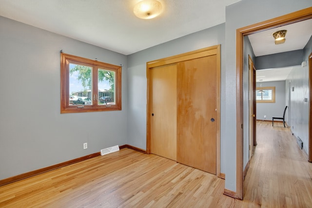 2704 Wedgewood Rd, Des Moines, IA 50317 - unfurnished bedroom featuring light wood-style flooring and a closet