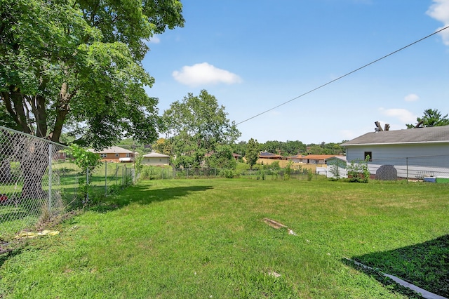 2704 Wedgewood Rd, Des Moines, IA 50317 - view of yard