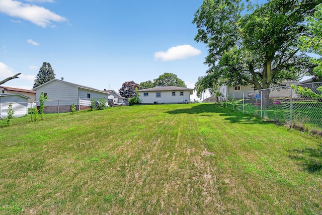2704 Wedgewood Rd, Des Moines, IA 50317 - view of yard