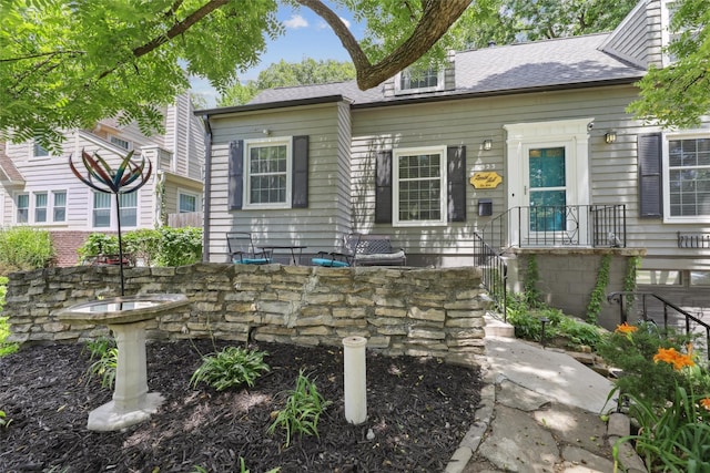 3923 Maquoketa Dr, Des Moines, IA 50311 - view of front of property with roof with shingles