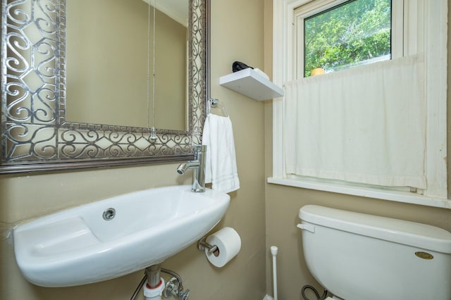 512 11th St, West Des Moines, IA 50265 - bathroom featuring toilet and a sink