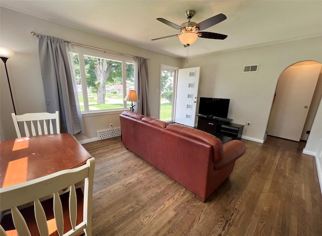 314 E 14th St N, Newton, IA 50208 - living room featuring arched walkways, wood finished floors, and a ceiling fan