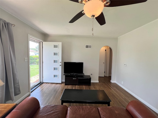 314 E 14th St N, Newton, IA 50208 - living area with arched walkways, ceiling fan, and wood finished floors