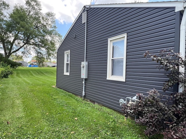 314 E 14th St N, Newton, IA 50208 - view of side of property with a lawn