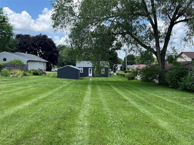 314 E 14th St N, Newton, IA 50208 - view of yard