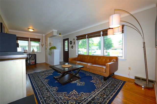3600 Brinkwood Rd, Des Moines, IA 50310 - living area featuring wood finished floors and baseboards