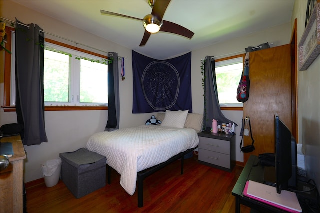 3600 Brinkwood Rd, Des Moines, IA 50310 - bedroom with wood finished floors and ceiling fan