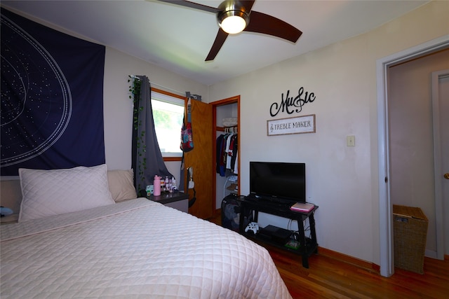 3600 Brinkwood Rd, Des Moines, IA 50310 - bedroom featuring wood finished floors and ceiling fan
