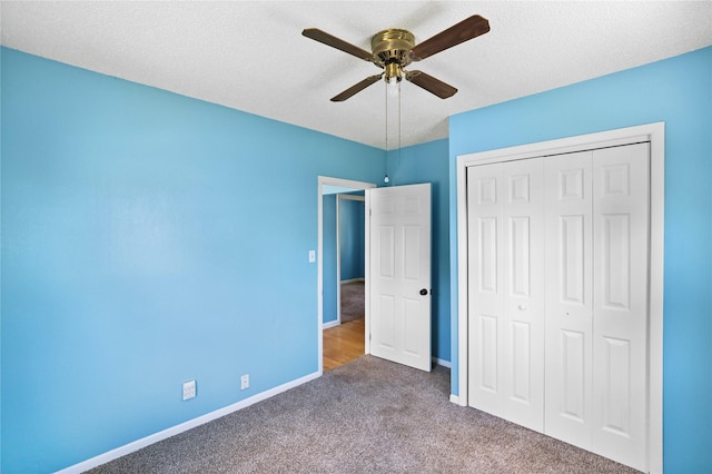 217 E Park Ave, Des Moines, IA 50315 - unfurnished bedroom featuring carpet floors, a closet, a ceiling fan, and a textured ceiling