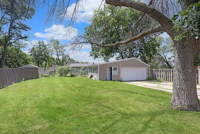 217 E Park Ave, Des Moines, IA 50315 - view of yard featuring a detached garage and driveway