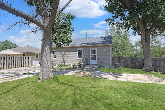 217 E Park Ave, Des Moines, IA 50315 - back of house featuring a shingled roof